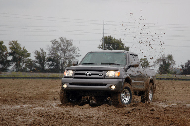 Rough Country 2.5 Inch Lift Kit | Toyota Tundra 2WD/4WD (2000-2006)