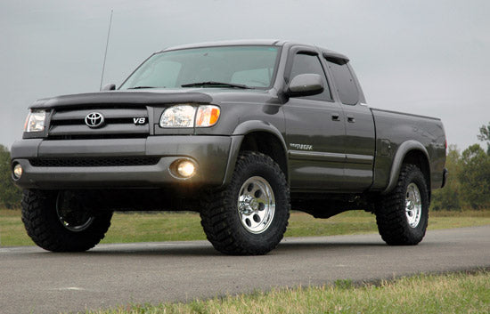 Rough Country 2.5 Inch Lift Kit Lifted Struts | Toyota Tundra 4WD (2000-2006)